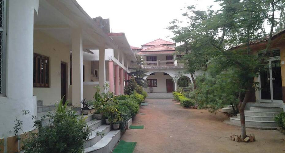 Tiger Heaven Resort, Bandhavgarh 1